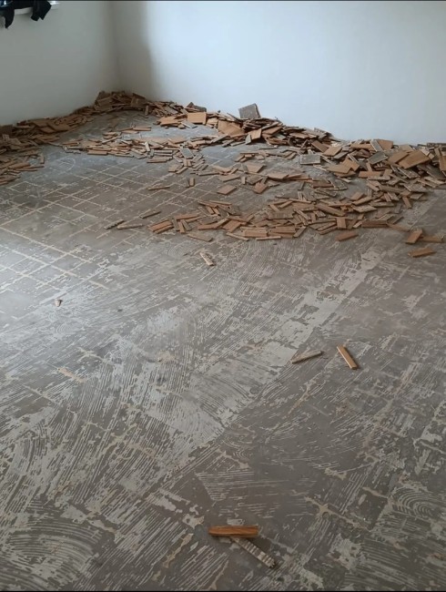 Altes Holzparkett entfernen