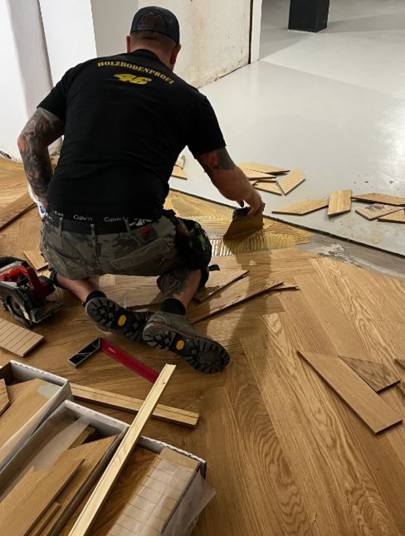 Holzb&ouml;den schleifen vom Profi